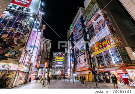 日本の東京都市景観　お正月の東京・秋葉原。「緊急事態宣言」を要請＝2021年1月2日 73065331