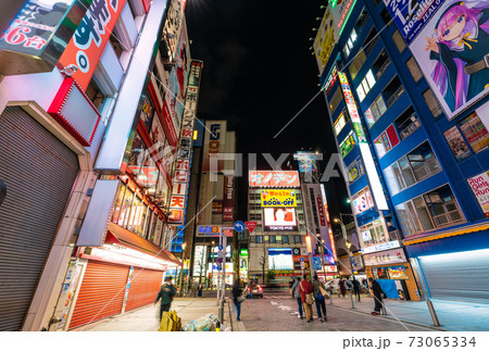 日本の東京都市景観　お正月の東京・秋葉原。「緊急事態宣言」を要請＝2021年1月2日 73065334