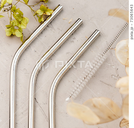 stainless steel straws with small cleaning brush 73065643