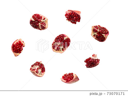 Background pomegranate slices of isolate Background pomegranate slices of isolate 73070171