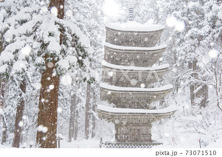 冬の羽黒山五重塔 73071510