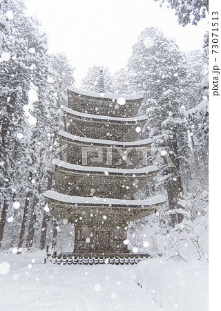 冬の羽黒山五重塔 73071513