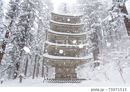 冬の羽黒山五重塔 冬の羽黒山五重塔 73071515
