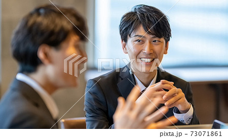 ビジネス 男性 会議 説明 対談 ビジネス 男性 会議 説明 対談 73071861