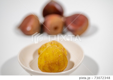 秋の味覚茹で栗 73072348