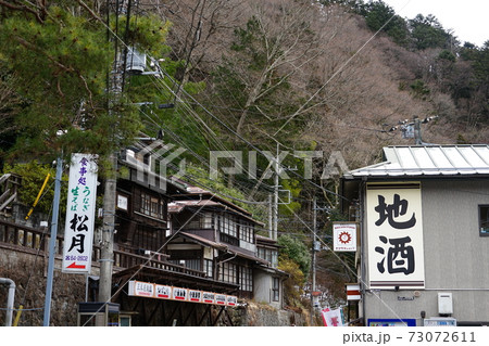 群馬県の四万温泉の温泉街の風景 群馬県の四万温泉の温泉街の風景 73072611