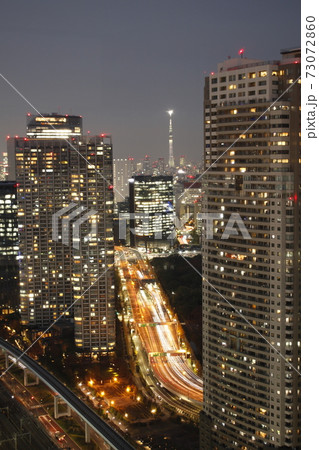 ビル間の風景1 73072860