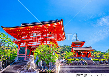 清水寺の仁王門 73073439