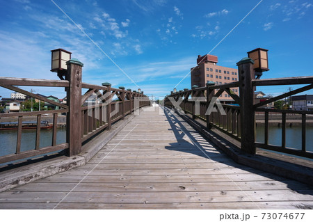 山居倉庫から酒田市街に続く橋の麓 73074677