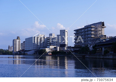 七尾湾の内海に面した和倉温泉の旅館街 73075634