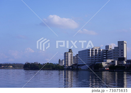 穏やかな海と和倉温泉街 穏やかな海と和倉温泉街 73075635