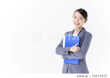 ビジネスイメージ 若い女性 ビジネスイメージ 若い女性 73075875