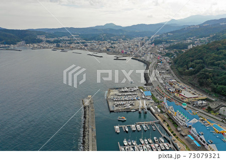 伊東マリンタウン付近の港湾風景の空撮 伊東マリンタウン付近の港湾風景の空撮 73079321