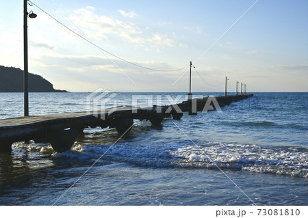 内房原岡海岸の岡本桟橋 内房原岡海岸の岡本桟橋 73081810