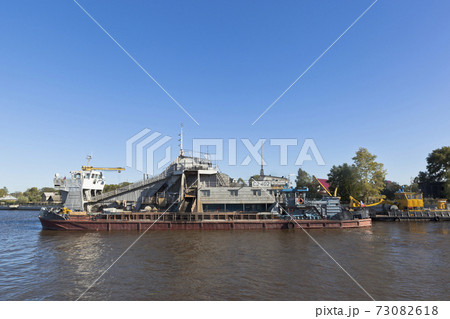 Vessel SH-402, designed for carrying out dredging works on White Lake near the town of Belozersk in the Vologda region Vessel SH-402, designed for carrying out dredging works on White Lake near the town of Belozersk in the Vologda region 73082618