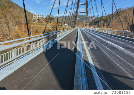 塩カルが撒かれた道路【山清路大橋】 73083156