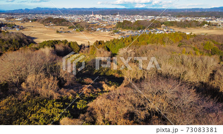 ドローンで撮影した田舎の風景 73083381