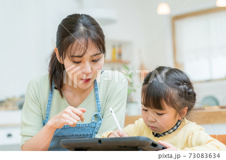 幼児デジタル学習の写真素材