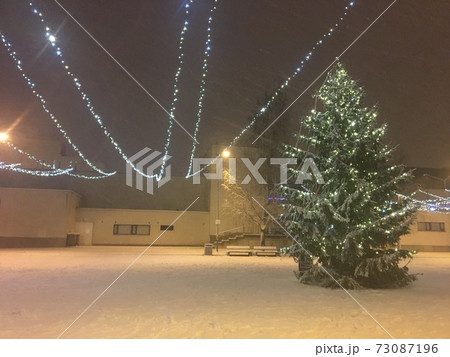 クリスマスイルミネーション 73087196