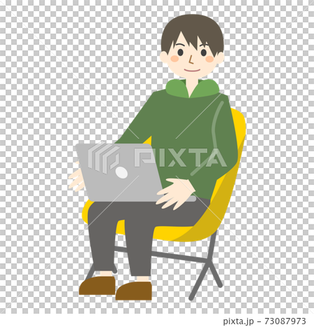 在筆記本電腦上工作的戶外椅子 在筆記本電腦上工作的戶外椅子 73087973