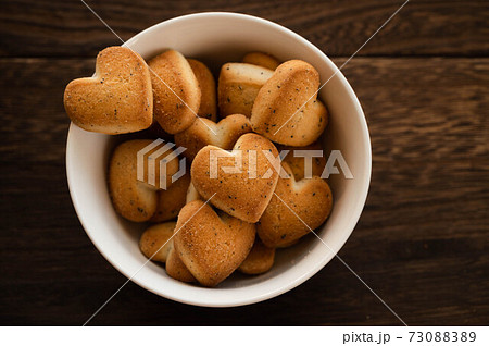 ハート型の紅茶のクッキー 73088389