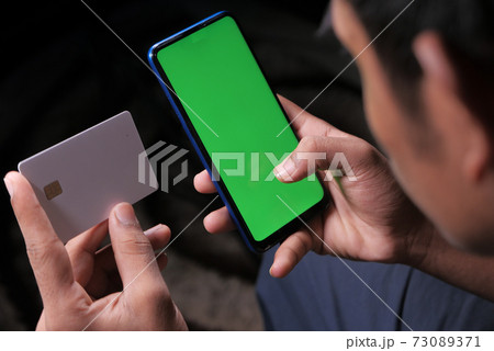 man hand holding credit card and using smart phone shopping online man hand holding credit card and using smart phone shopping online 73089371
