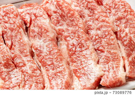 牛肉(国産黒毛和牛カルビ･焼き肉用)。 73089776