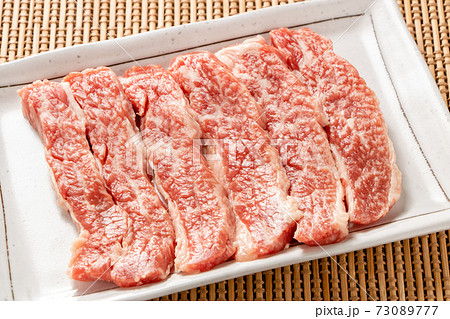 牛肉(国産黒毛和牛カルビ･焼き肉用)。 73089777