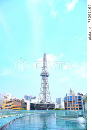 名古屋市、水の宇宙船とテレビ塔の風景 73091169