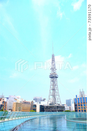 名古屋市、水の宇宙船とテレビ塔の風景 73091170