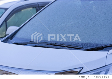 凍った車のフロントガラス 2の写真素材