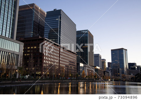 [東京]_夕暮れの日比谷通り04 73094896