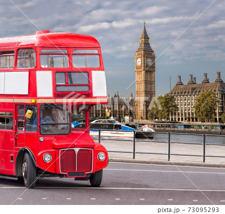 Big Ben with old red double decker bus inの写真素材 [73095293