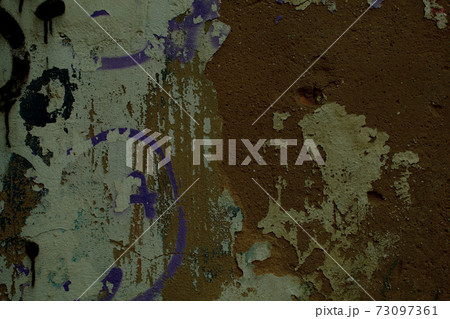 Grungy old dingy brown damaged wall background 73097361