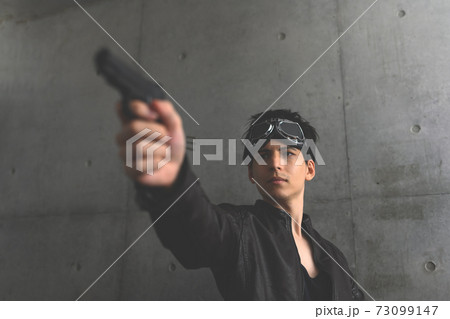 男性 73099147