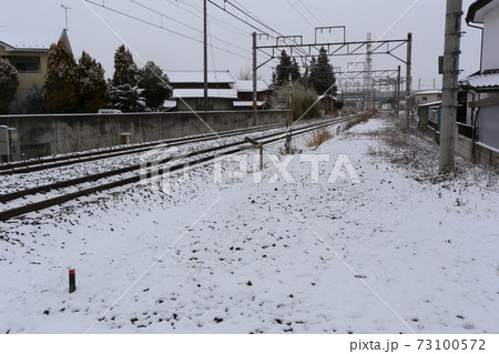 雪の積もった、廃線長野電鉄河東線跡 73100572