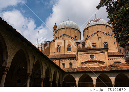 イタリア　パドヴァのサンタントーニオ・ダ・パードヴァ聖堂 73101670