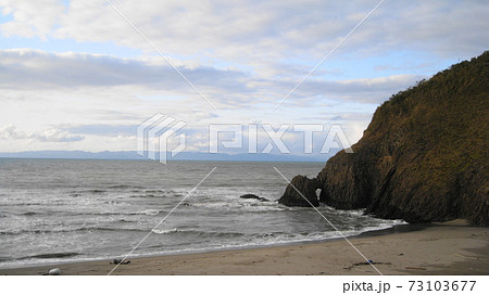 角海浜の岬と日本海と佐渡ヶ島 角海浜の岬と日本海と佐渡ヶ島 73103677