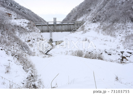 真冬 雪の積もった、浅川ダム 真冬 雪の積もった、浅川ダム 73103755