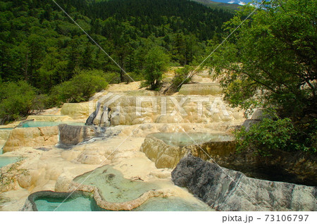 中国　四川省　黄龍風景区の石灰華段　 73106797