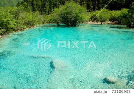 中国　四川省　黄龍風景区の迎賓彩池 73106932