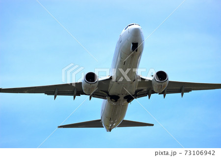 大阪国際空港　飛行機JAL　逆ラン離陸 73106942