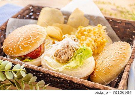 手作りサンドとハンバーガー 手作りサンドとハンバーガー 73106984
