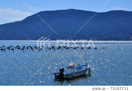 石巻市 万石浦の漁船 73107711