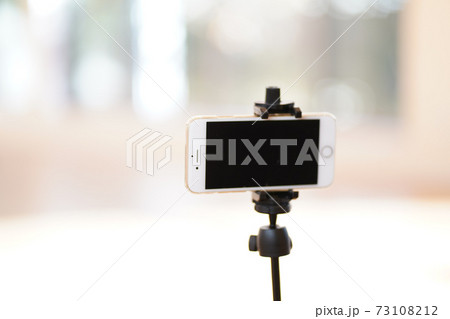 オンラインヨガ配信スマホ準備中 73108212