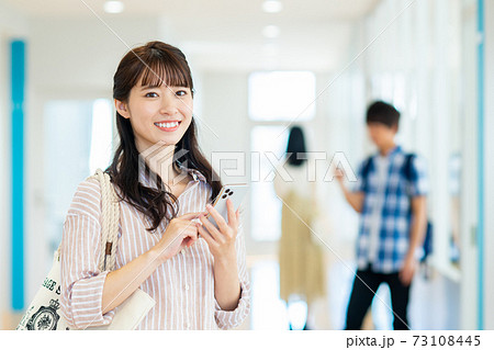 キャンパスの大学生 撮影協力:中央工学校附属日本語学校 キャンパスの大学生 撮影協力:中央工学校附属日本語学校 73108445