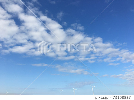 千葉の秋空に拡がる雲 73108837