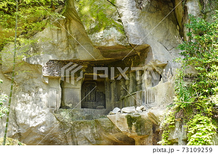岩壁に掘られた仏像、宮城県松島瑞巌寺洞窟群 73109259