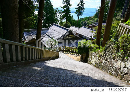 長命寺　参道の石段と琵琶湖　西国三十三 73109767
