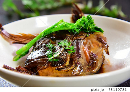 鯛のアラ煮 菜の花添え 斜め撮影 鯛のアラ煮 菜の花添え 斜め撮影 73110781